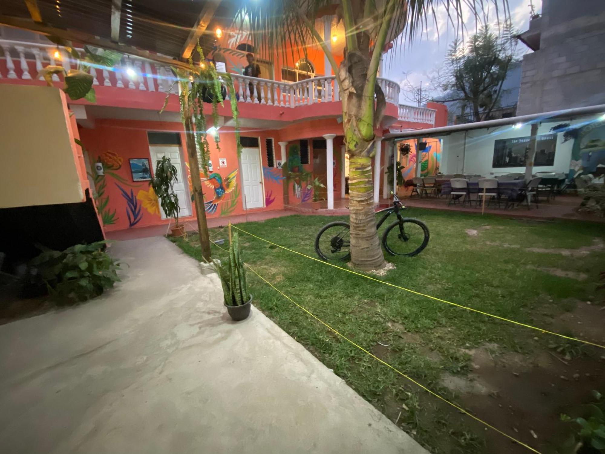 Hotel Posada Gutierrez Panajachel Exterior foto