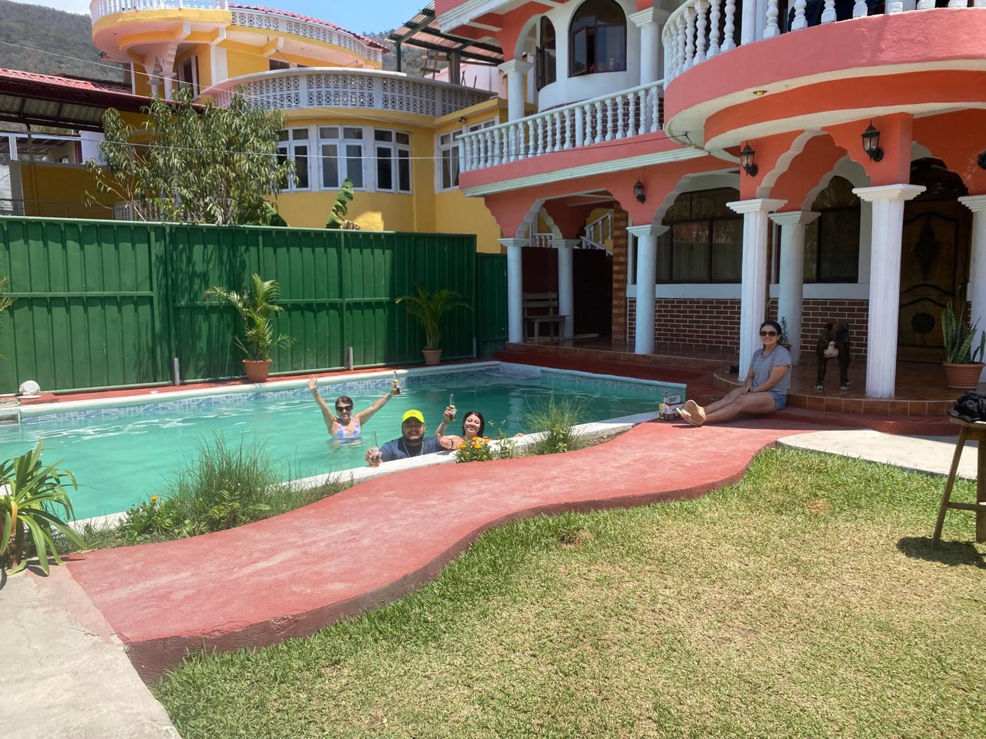 Hotel Posada Gutierrez Panajachel Exterior foto